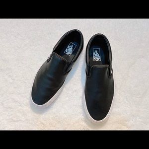 USED VANS PERF LEATHER SLIP-ON (GOOD CONDITION)